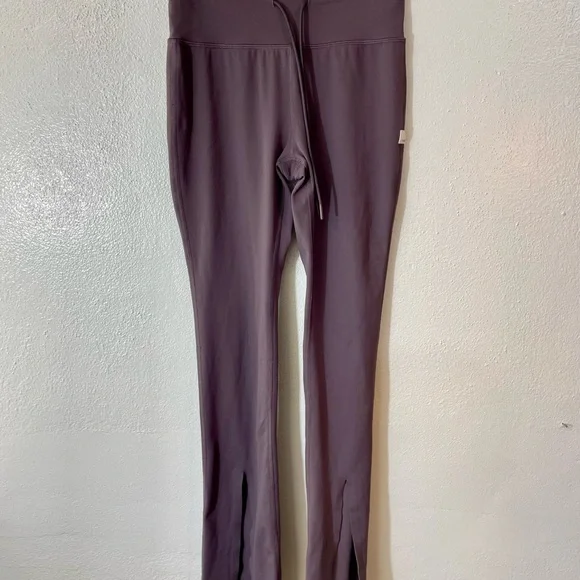 Vuori Daily Split Flare Athletic Legging Yoga Training Sleek Stretchy Size Small - Picture 9 of 14